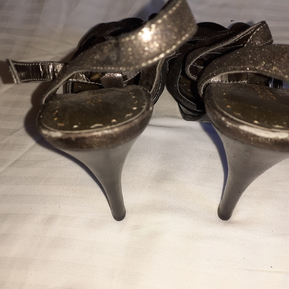 Heels - Picture 4 of 6